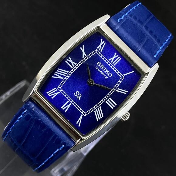 Vintage Style Seiko Quartz Mens Silver Watch & Blue accents W/ Leather Strap - Picture 2 of 5